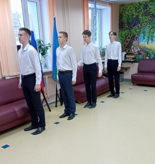 Спуск государственного флага.